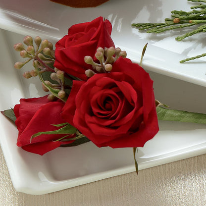 Red Spray Rose Boutonniere –  Savannah Flower Market, Savannah GA
